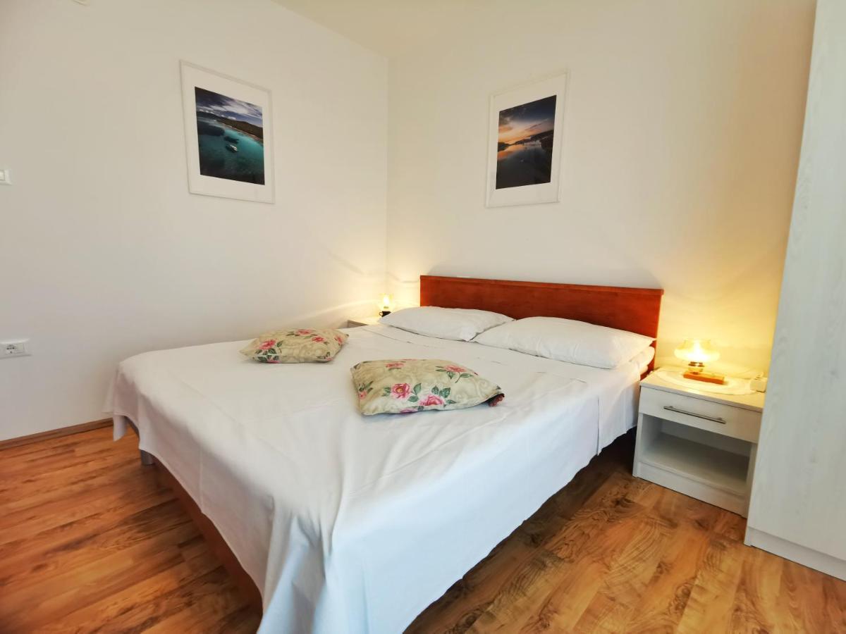 Apartments Sokolic Nerezine Eksteriør bilde