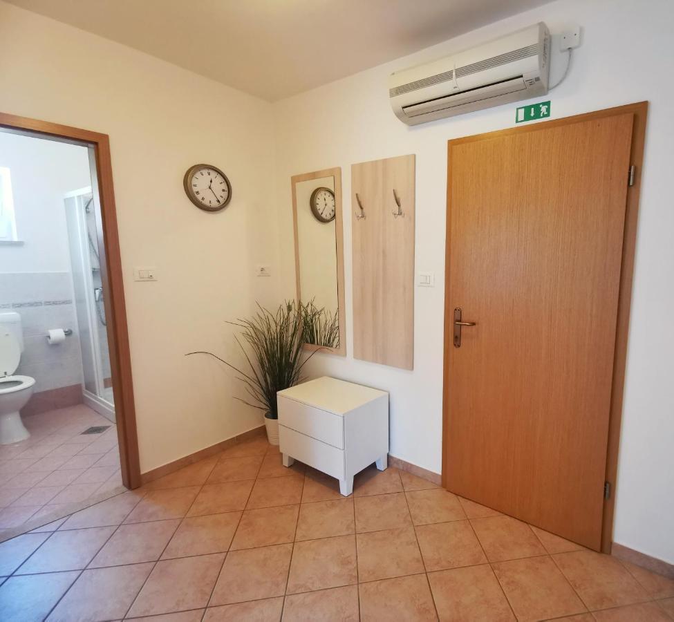 Apartments Sokolic Nerezine Eksteriør bilde